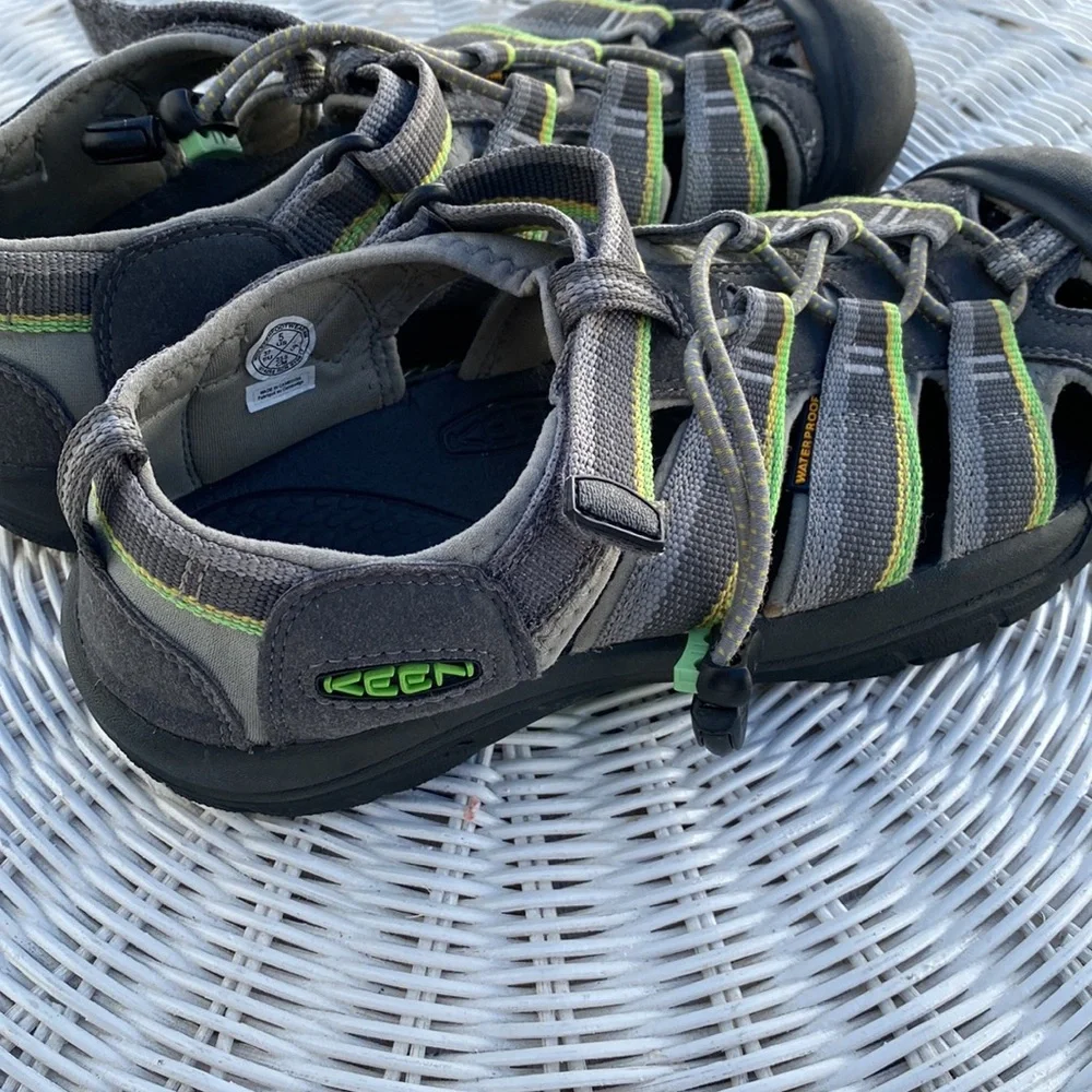 Keen Newport H2 Gray Green Water Hiking Sport Sandals (1014266) Size 5